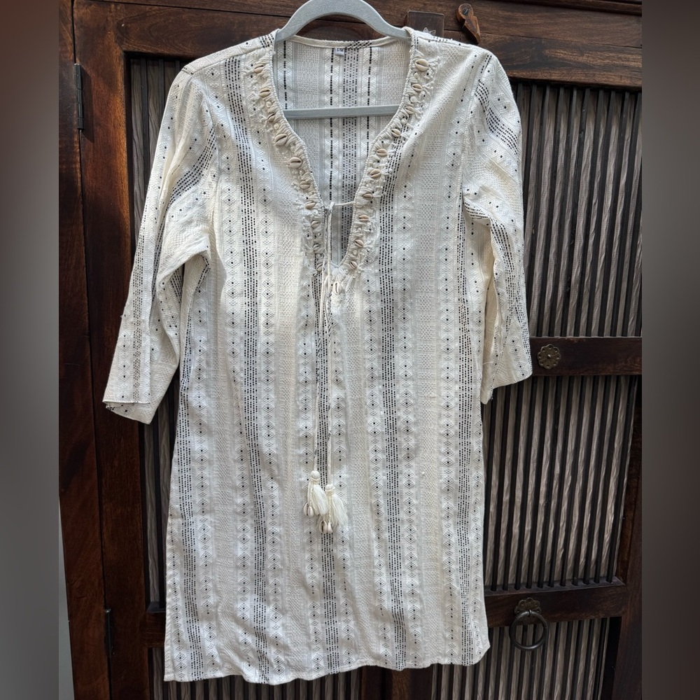 NWOT Boho Mini Tunic Dress with Tie Front and Shell Decorations/Tassels - Size S